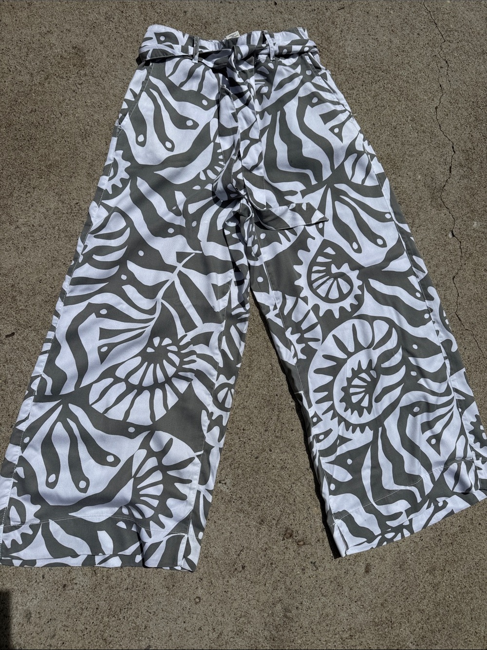 NICOLE MILLER GRAY PRINT LIGHTWEIGHT WIDE LEG PANTS- M 🩶☀️